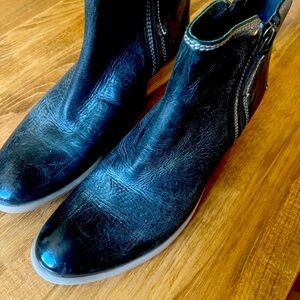 Woman’s Leather Ankle Boot